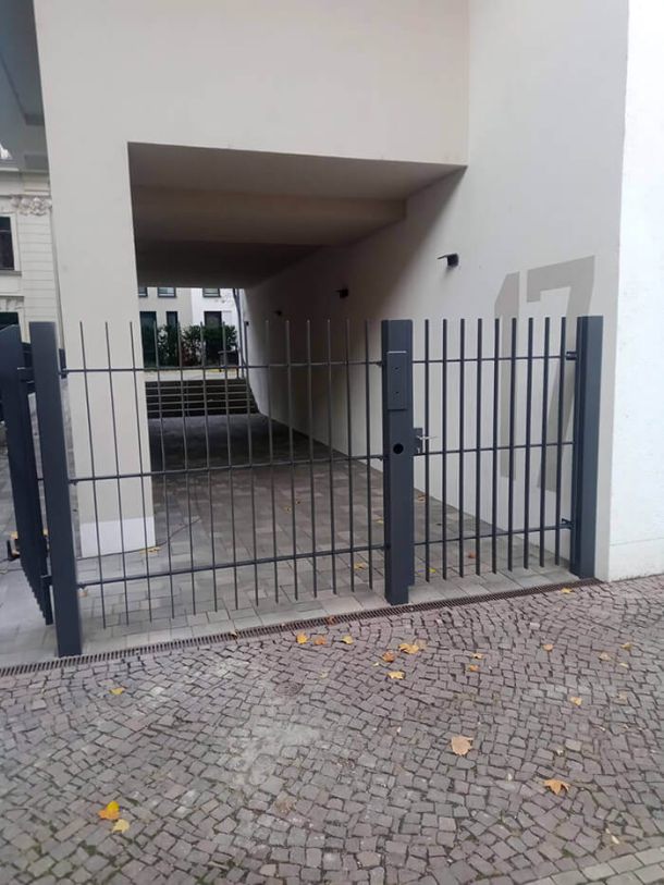 Anfertigen individueller Zauns  Klingelanlage elektrischen Tor&ouml;ffnern