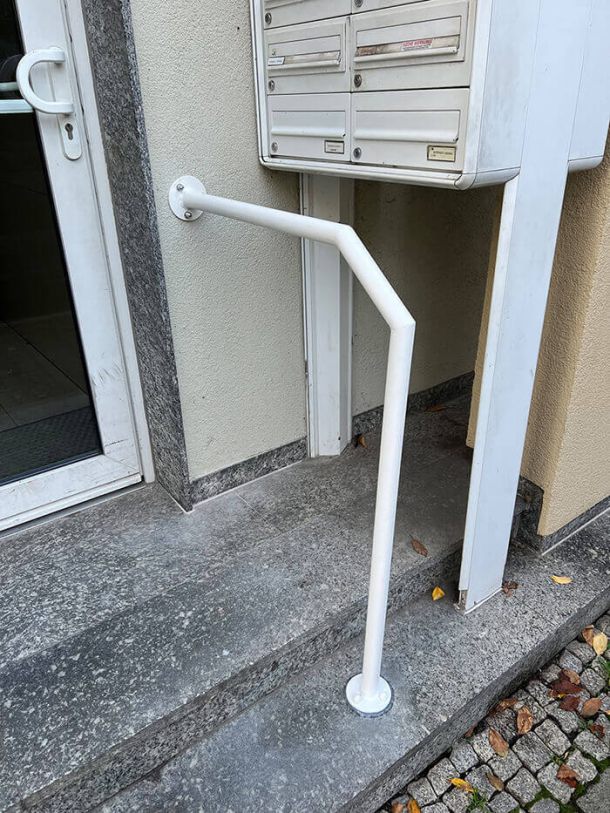 Einfacher Handlauf,verzinkt und Nasslackiert